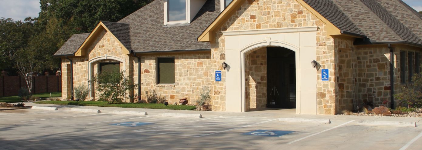Parking lot in front of a dental office in Bullard
